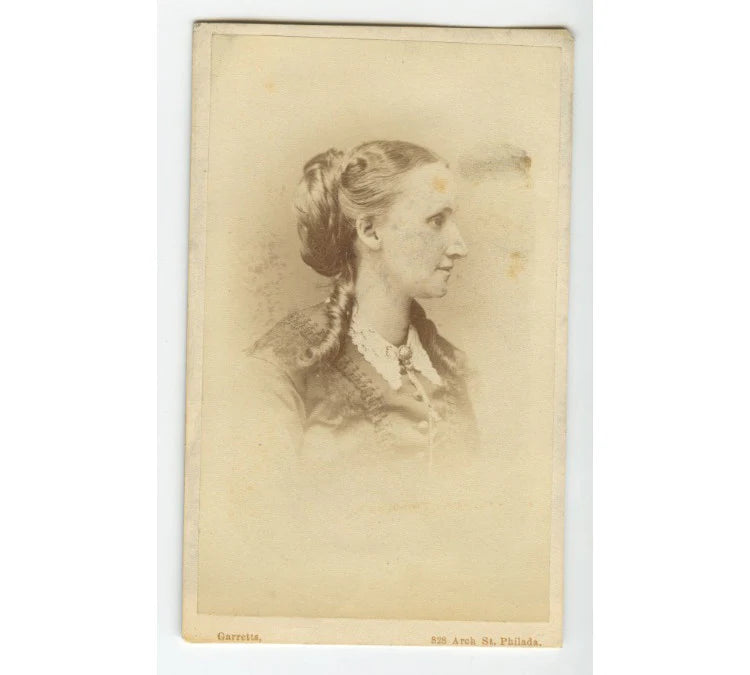 CDV LADY W/ LONG RINGLETS FROM PHILLY, PA, STUDIO PORTRAIT BY GARRETTS
