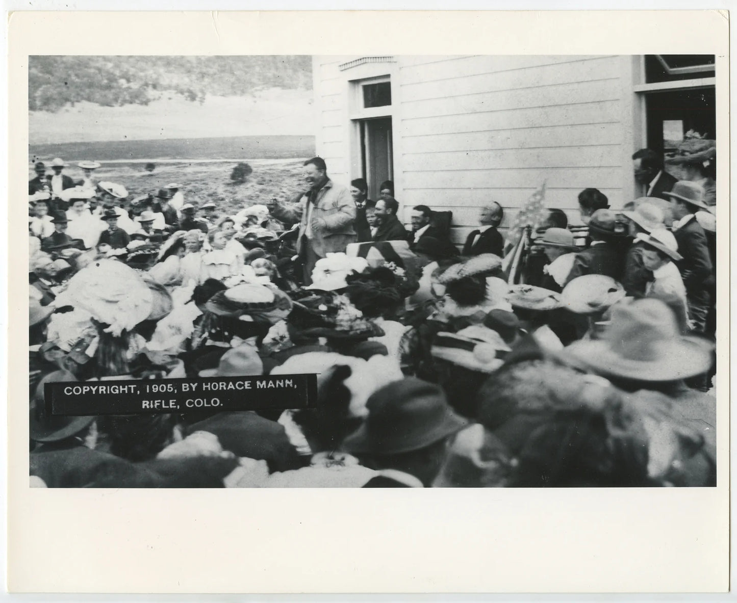 U.S. PRESIDENT THEODORE ROOSEVELT/CROWD AT SCHOOLHOUSE, 8X10 PHOTO REPRINT ONLY