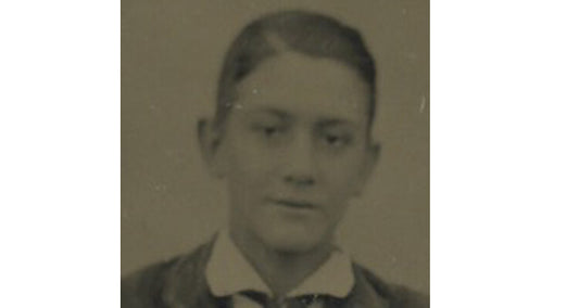 STUDIO PORTRAIT HANDSOME MAN W/ NICE SUIT, 1/9 PLATE TINTYPE