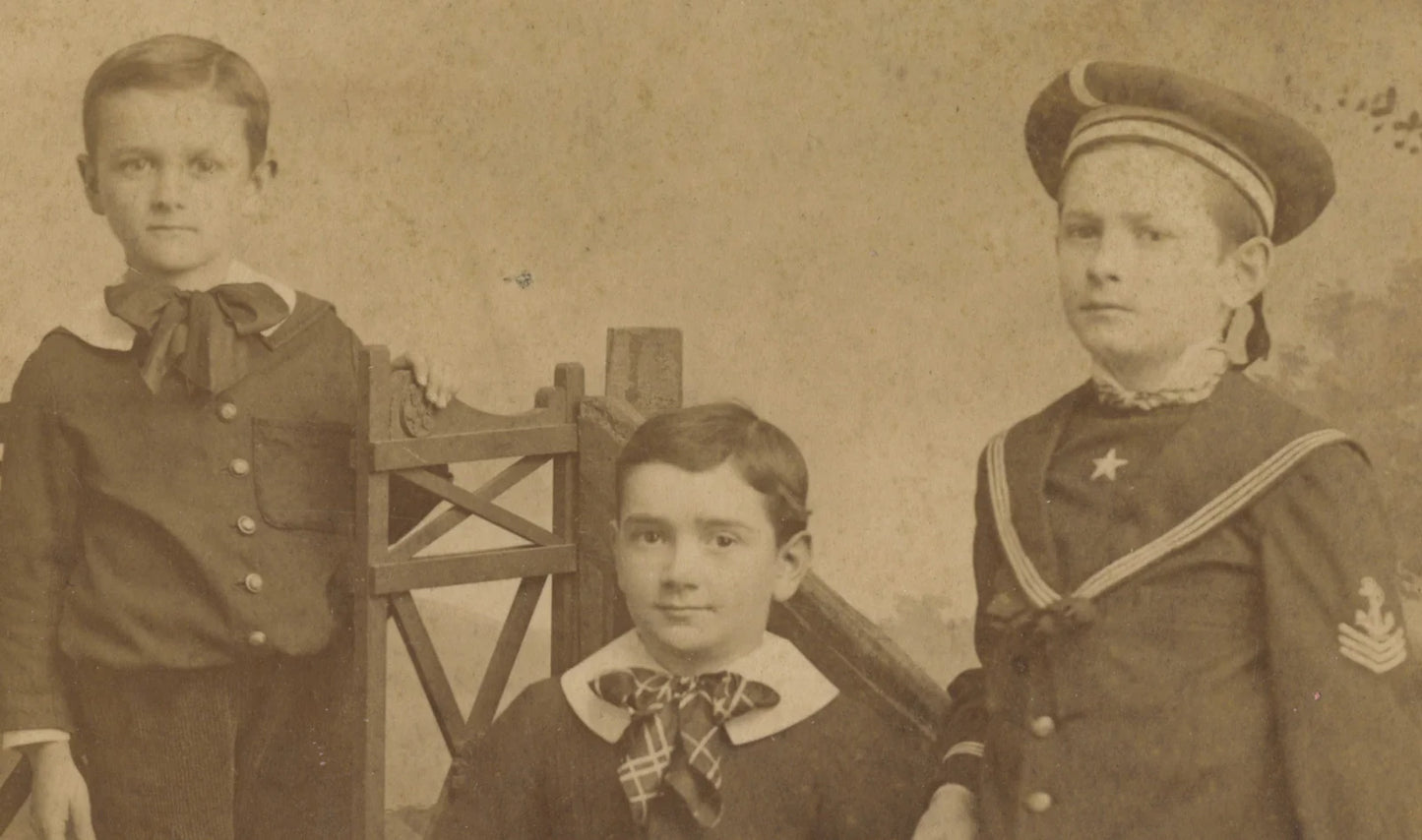 PHILLIPSBURG, NJ, PHOTO 3 BOYS/BROTHERS GREAT OUTFITS