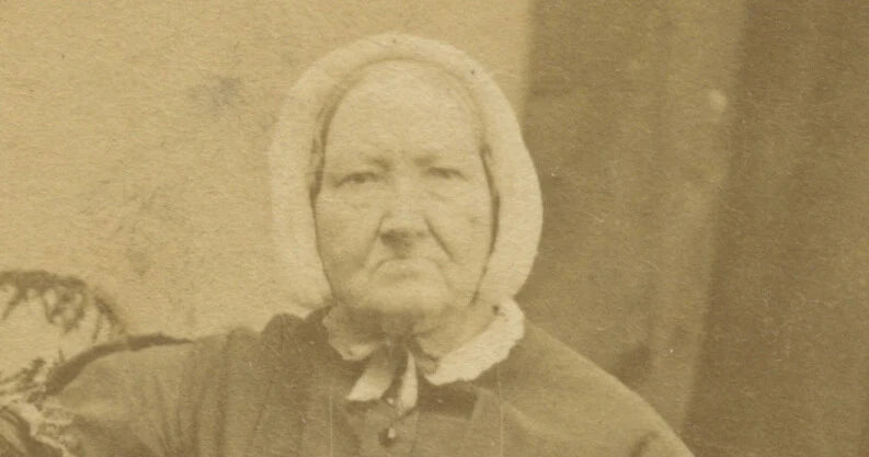 STUDIO PORTRAIT  OLDER LADY W/ BONNET CDV PHOTO