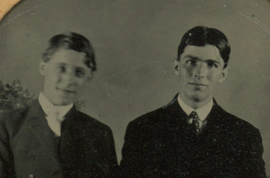 2 BROTHERS, 1/6 PLATE TINTYPE, STUDIO PORTRAIT