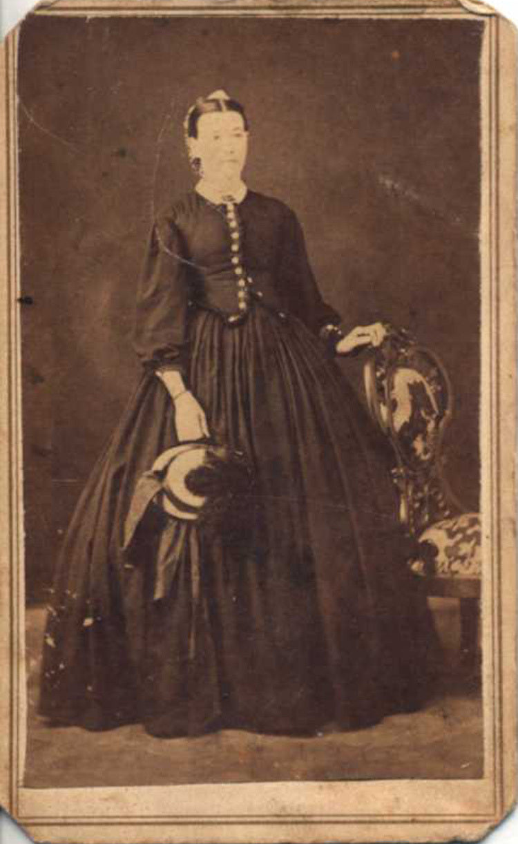 CDV OF YOUNG WOMAN W/ STUNNING DRESS   HAT W/ STAMP ON BACK - COLUMBIA, PA