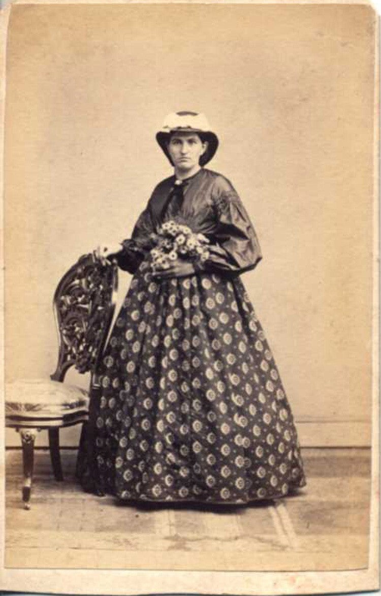 CDV  CIVIL WAR ERA WOMAN  STUNNING DRESS W/ FLOWERS  STAMP  BACK - LANCASTER, PA