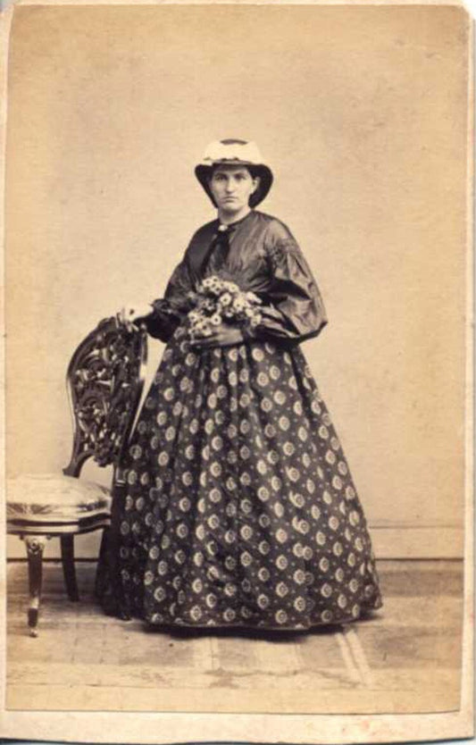 CDV  CIVIL WAR ERA WOMAN  STUNNING DRESS W/ FLOWERS  STAMP  BACK - LANCASTER, PA