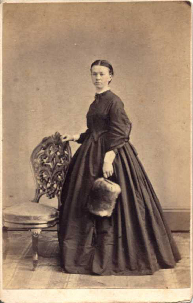 CDV PORTRAIT OF YOUNG WOMAN IN MUFF W/ STAMP ON THE BACK - LANCASTER, PA