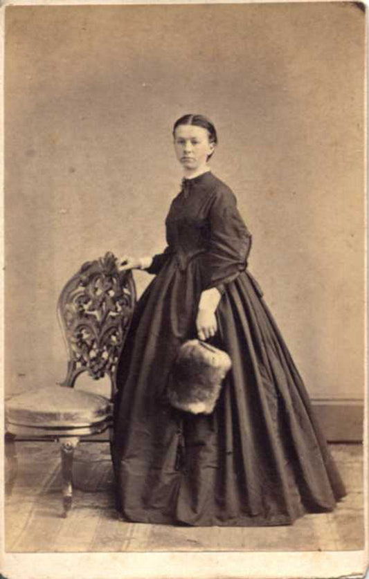 CDV PORTRAIT OF YOUNG WOMAN IN MUFF W/ STAMP ON THE BACK - LANCASTER, PA