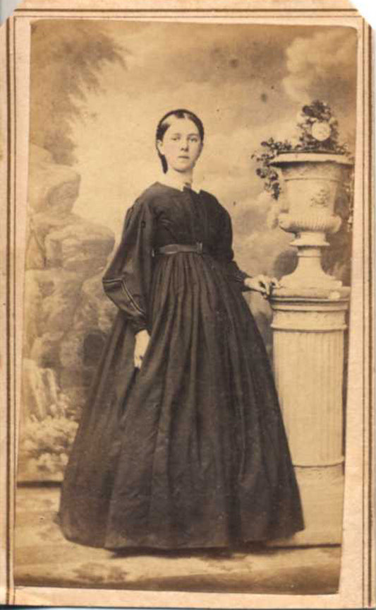 CDV OF YOUNG GIRL W/ PAINTED BACKDROP   TWO VINTAGE STAMPS - LANCASTER, PA