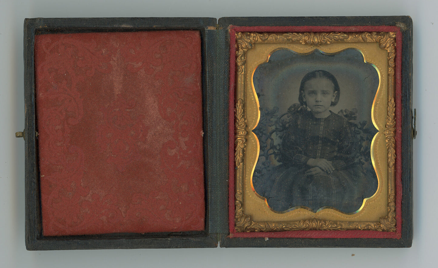 LITTLE GIRL W/ EARRINGS AMBROTYPE