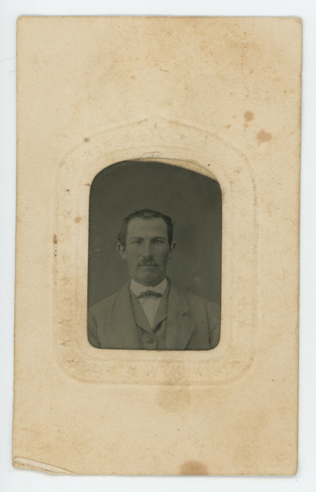 1/16 PLATE TINTYPE MAN W/ MUSTACHE & NICE SUIT