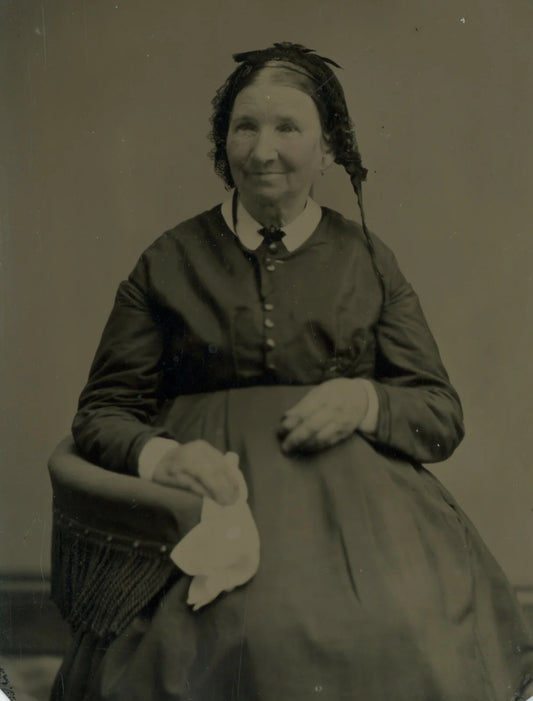 SMILING LADY RARE, 1/6 PLATE TINTYPE