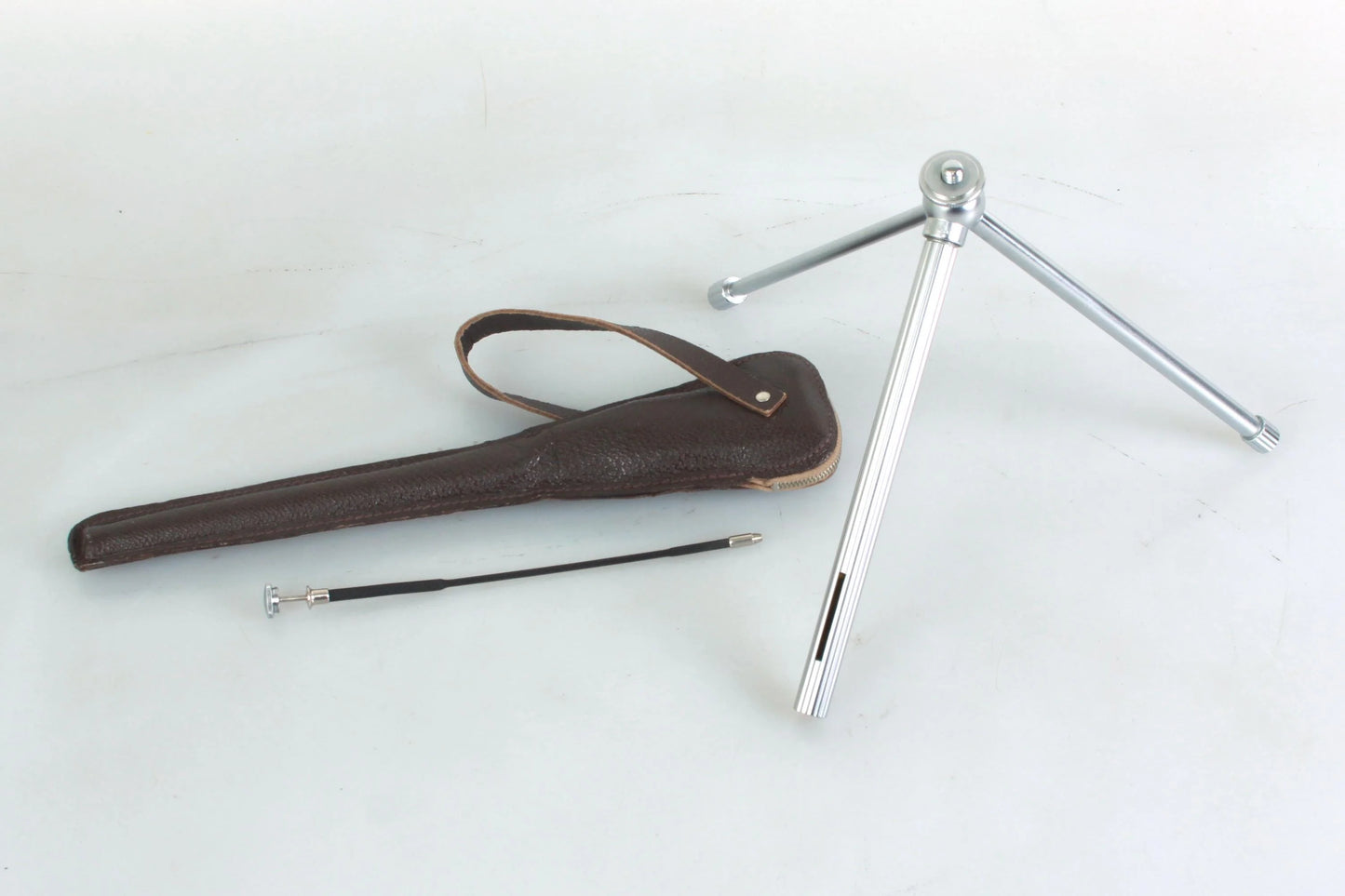 Minox Metal Table Top Tripod 35gl/gt/cd/pl/al/pe/touring/el/mb w Leather Case