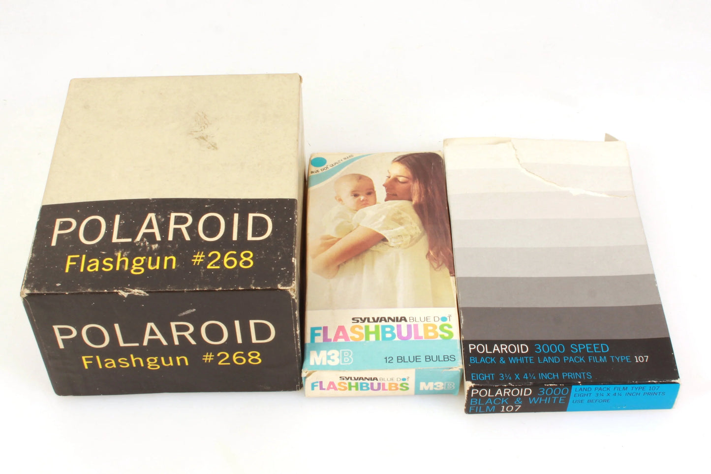 Polaroid Land Camera Outfit w/ Flash/Film/Bulbs