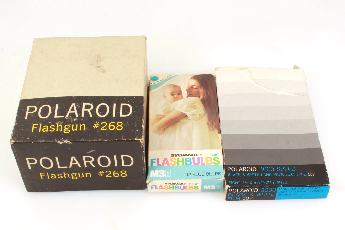 Polaroid Land Camera Outfit w/ Flash/Film/Bulbs