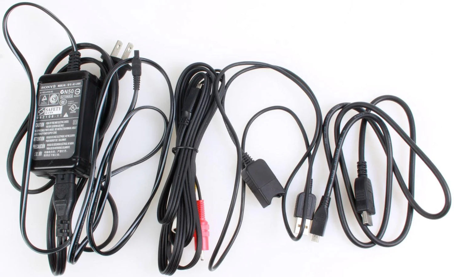 Sony Handycam w/ Built in Projector, Batteries, Cords, Case