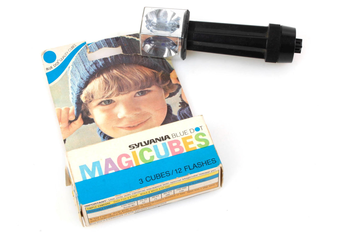 110 Camera Flash Extender w/ Flash Cubes
