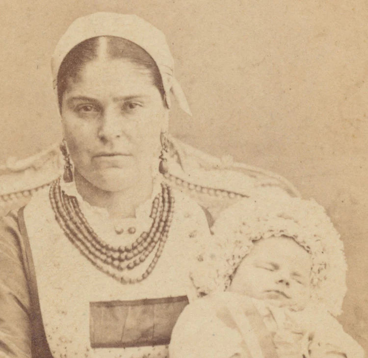 PORTRAIT OF BEAUTIFUL STERN MOTHER W/ BABY IN LARGE BONNET - MADRID, SPAIN
