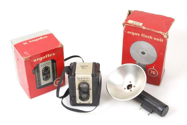 Art Deco TLR I.O.B. w/ Flash Display Vintage