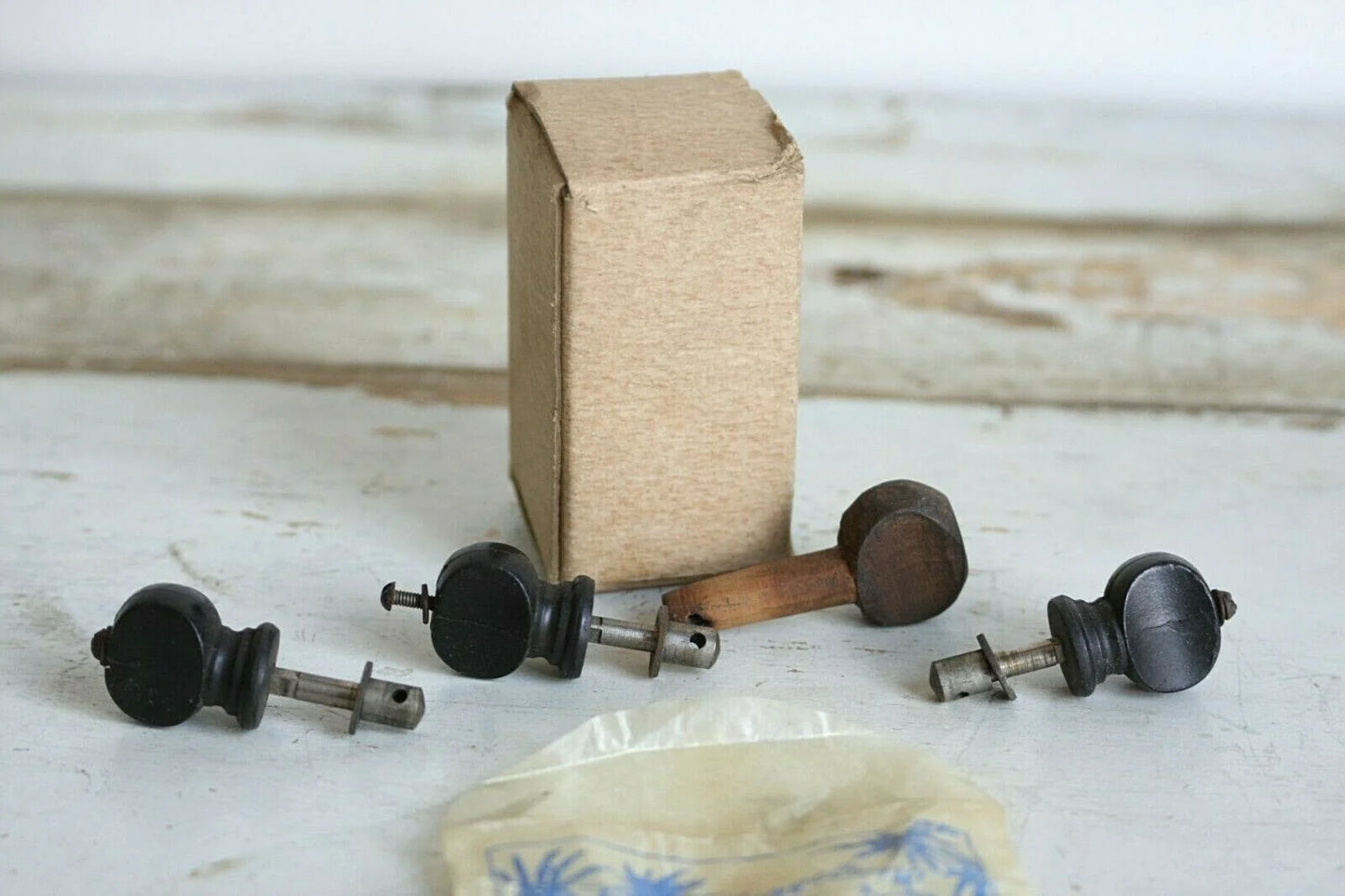 Lot of misc Ukulele Tuning Pegs