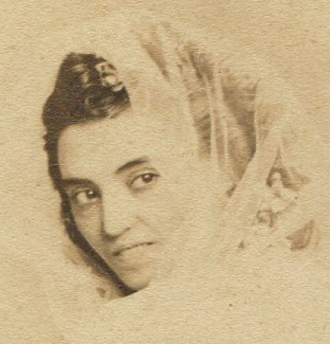 BEAUTIFUL WOMAN IN SCARF, ACTRESS. CDV BY FREDRICKS, N.Y.