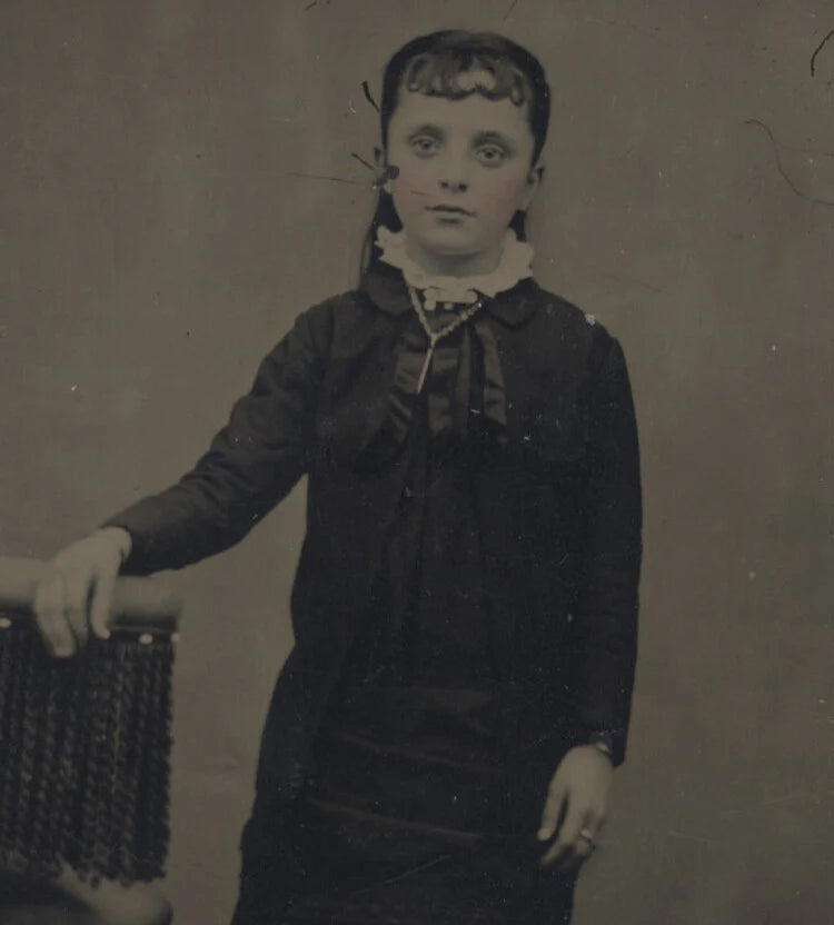 SHARP PORTRAIT OF GIRL W/ TINTED CHEEKS & CURLS - CHICAGO, ILL