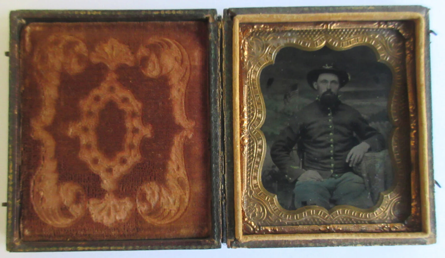 CIVIL WAR CAVALRYMAN IN UNIFORM. TINTED TINTYPE 6TH PLATE, FULL CASE.