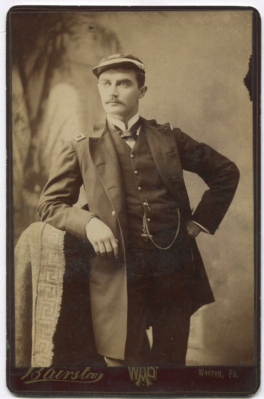 SOLDIER IN UNIFORM, RELAXED POSE. CABINET CARD. WARREN, PA.