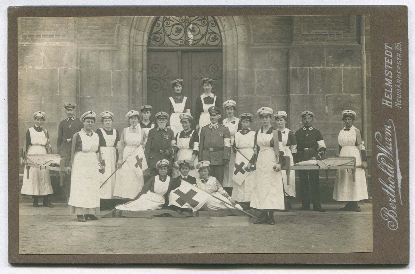 RED CROSS NURSES AND DOCTORS. EUROPEAN. CABINET CARD.