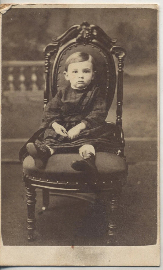 CDV OF ADORABLE CHILD IN ORNATE CHAIR - POTTSTOWN, PA