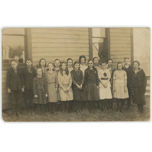 1921 VINTAGE PHOTO SCHOOL GROUP OUTDOORS TEACHERS & SCHOOLHOUSE