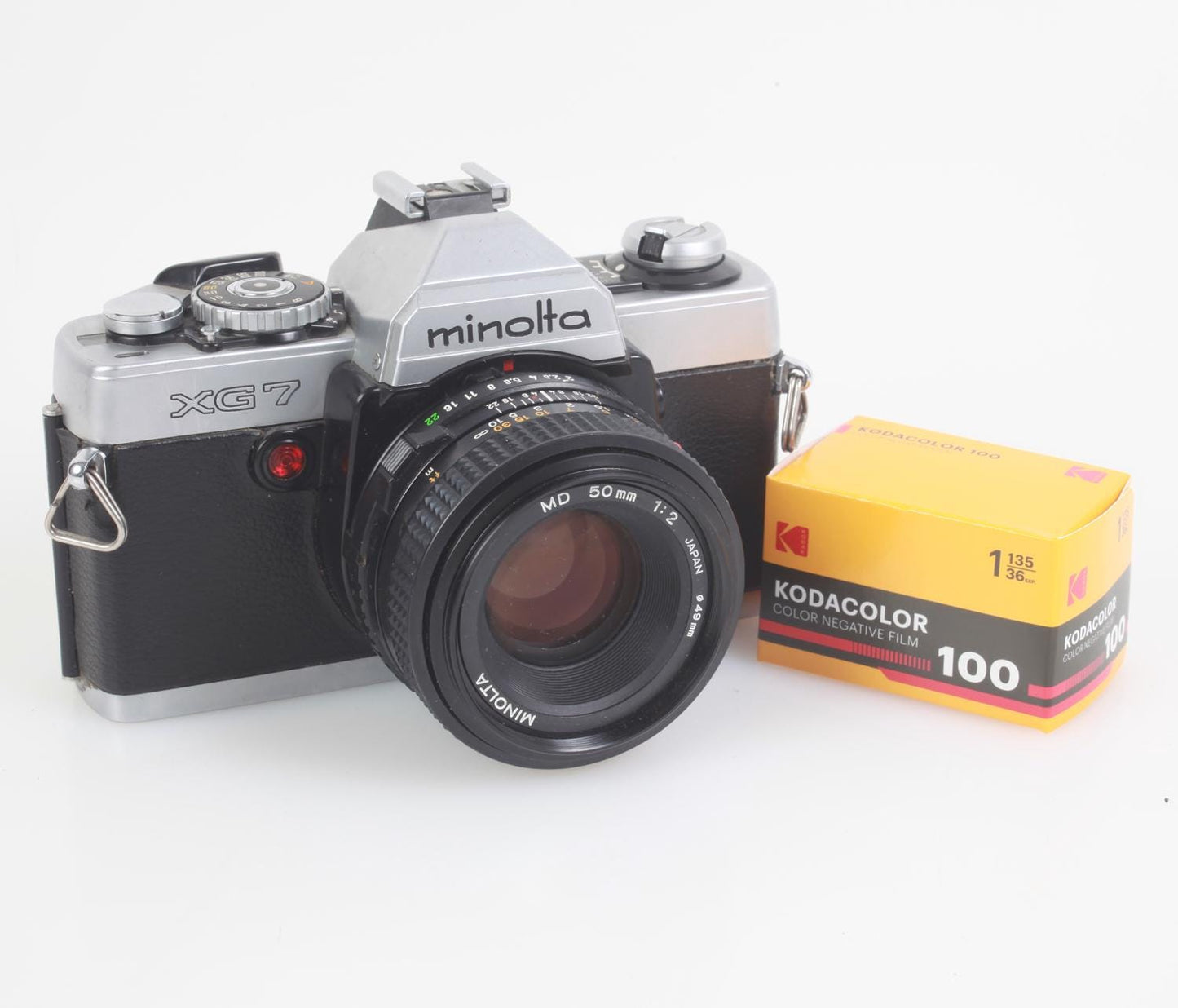 Minolta XG7 Student 35mm Film Camera w/50mm Lens and Kodacolor 100 Roll of Film