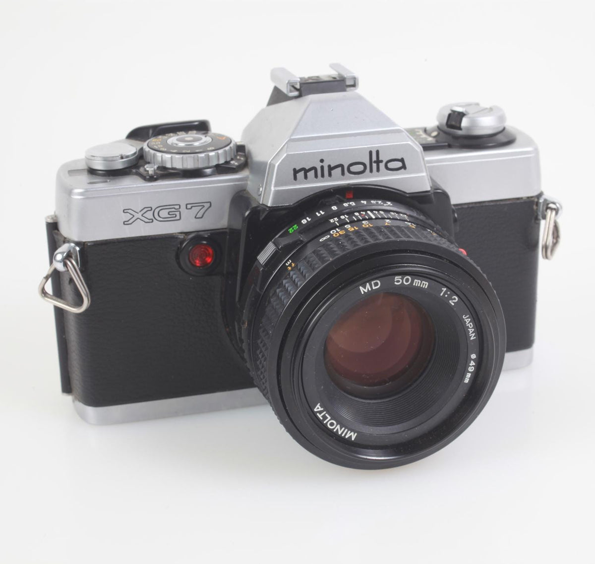 Minolta XG7 Student 35mm Film Camera w/50mm Lens and Kodacolor 100 Roll of Film