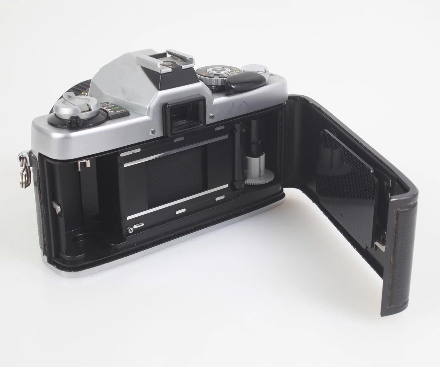 Minolta XG7 Student 35mm Film Camera w/50mm Lens and Kodacolor 100 Roll of Film