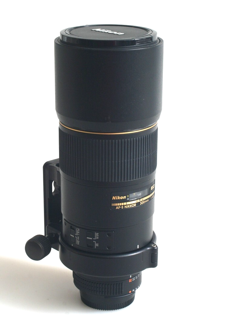 300MM F 4 NIKON ED LENS WITH ORIGINAL FRONT AND REAR CAPS