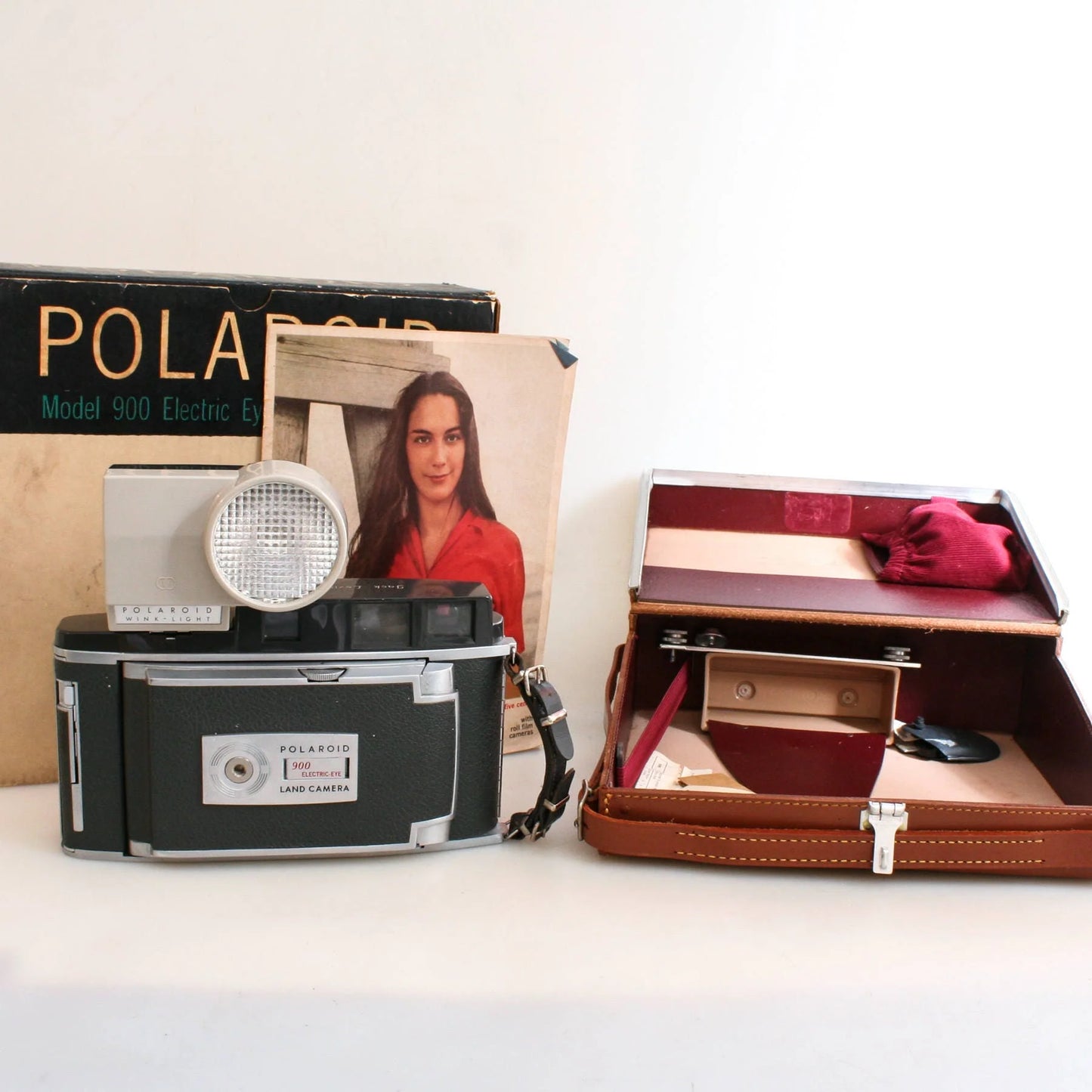 Polaroid Electric Eye Land Camera, Model 900, In Original Box w/ Manual, Flash and Carrying1Case