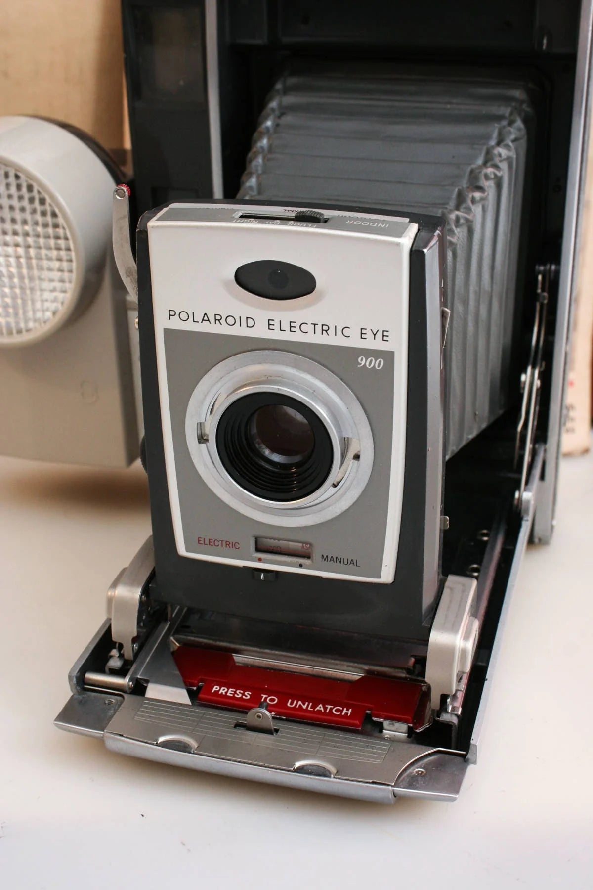 Polaroid Electric Eye Land Camera, Model 900, In Original Box w/ Manual, Flash and Carrying1Case