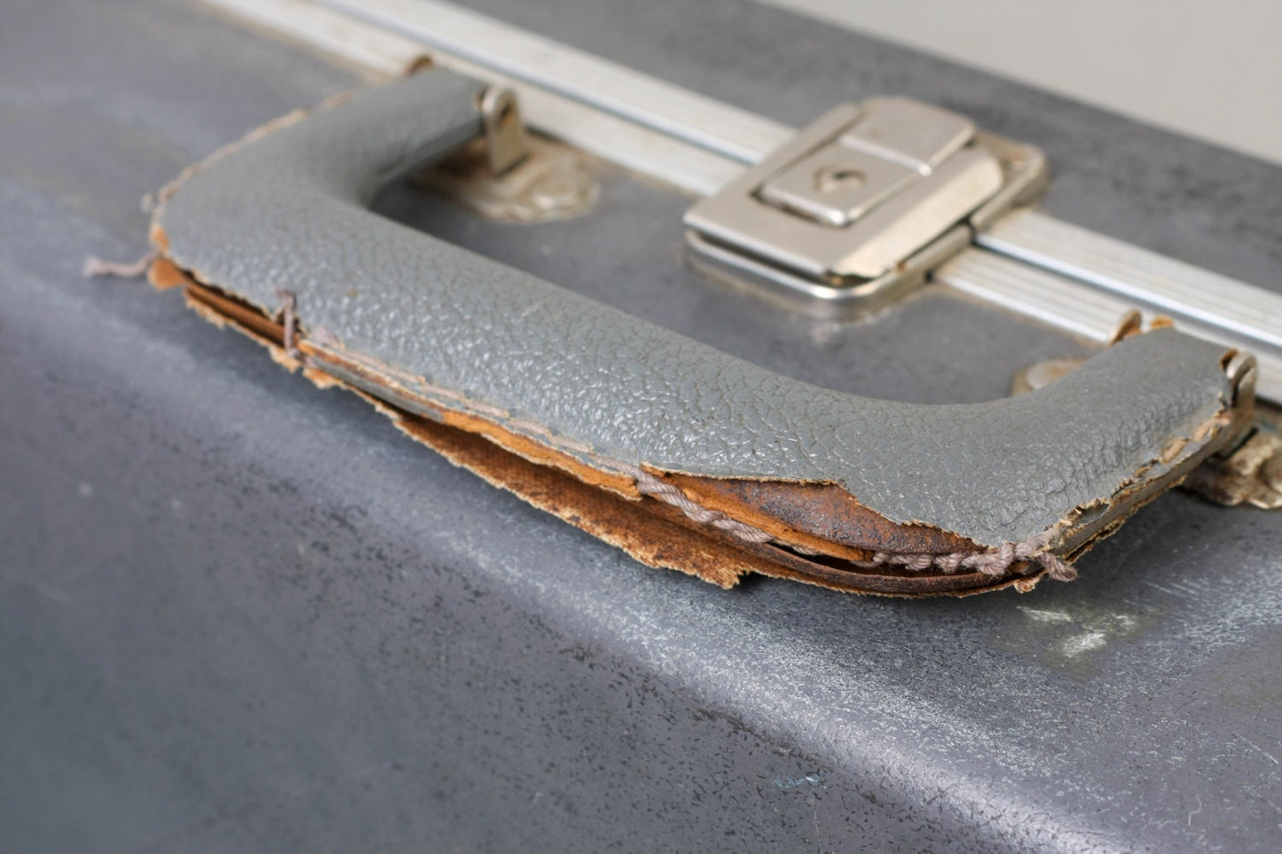 Vintage Travel Case w/ Foam Top