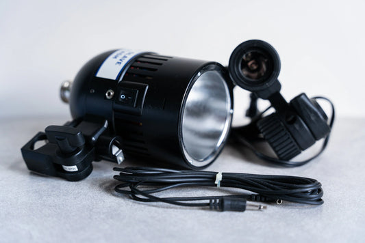 Vintage Professional Studio Flash w/ PC Cord and Umbrella Light Holder