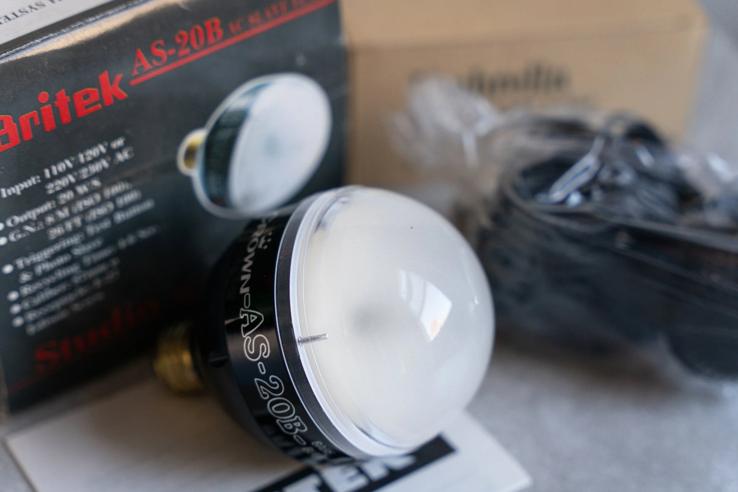 Britek AS-20B w/ Umbrella Light Holder - New Old Stock