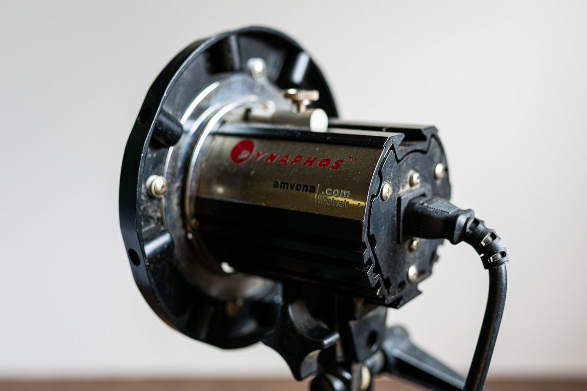 Dynaphos Amvona Professional Light Holder w/ Smith Victor Light Stand