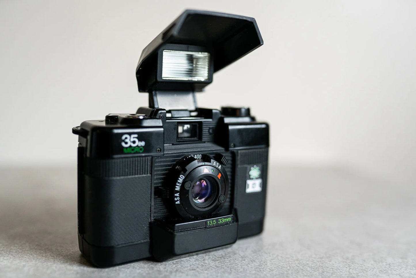 Hanimex 35ee Micro Compact 35mm Camera