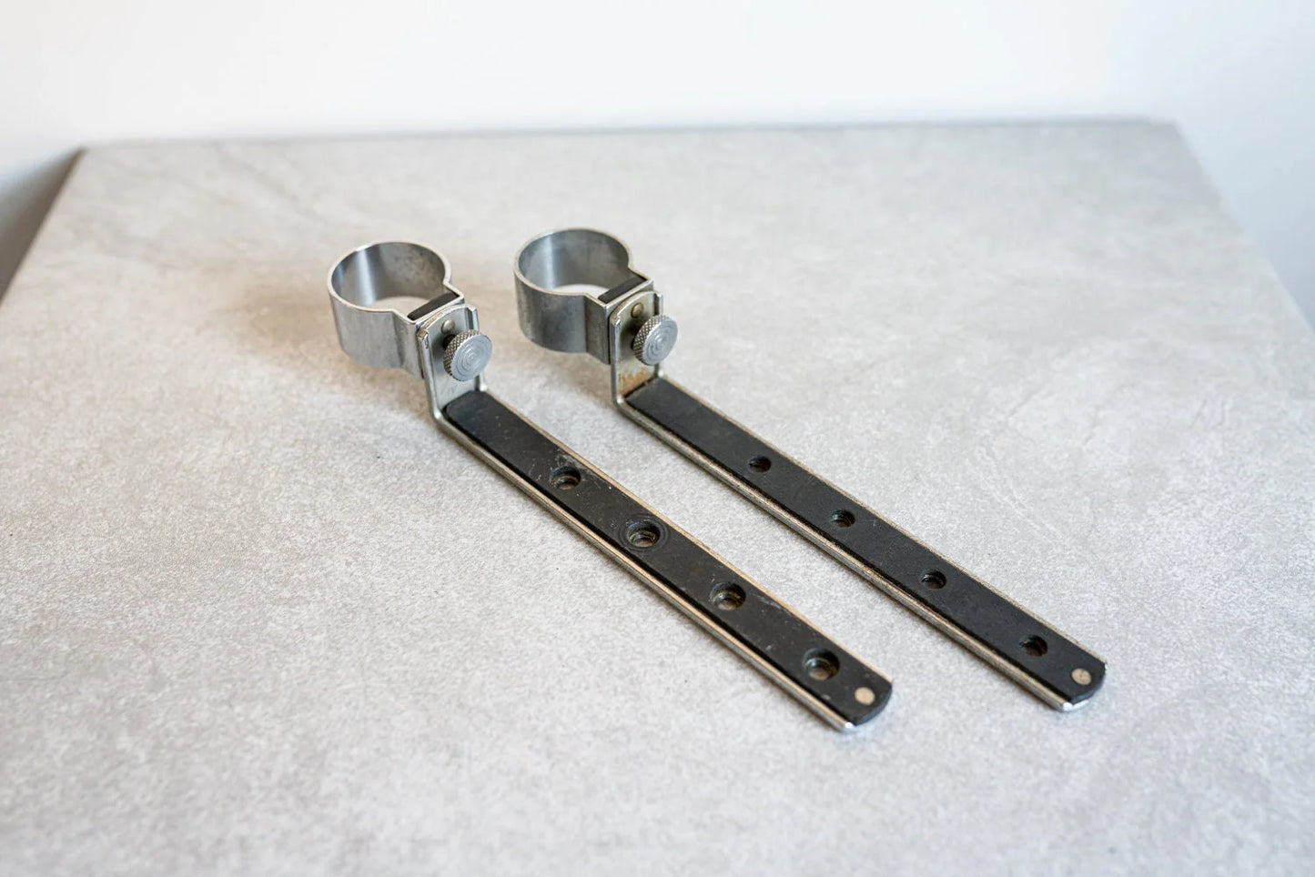 Flash Tube Bracket - Set of 2 - No Screws Included