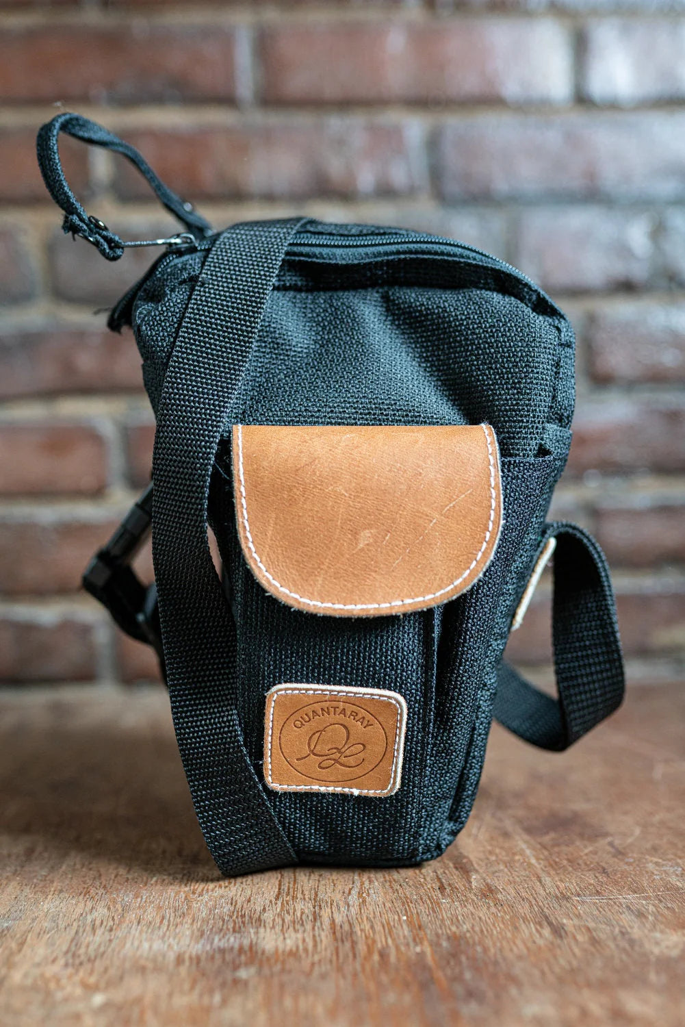 Super Cute Black Quantaray Camera Bag w/ Brown Accents