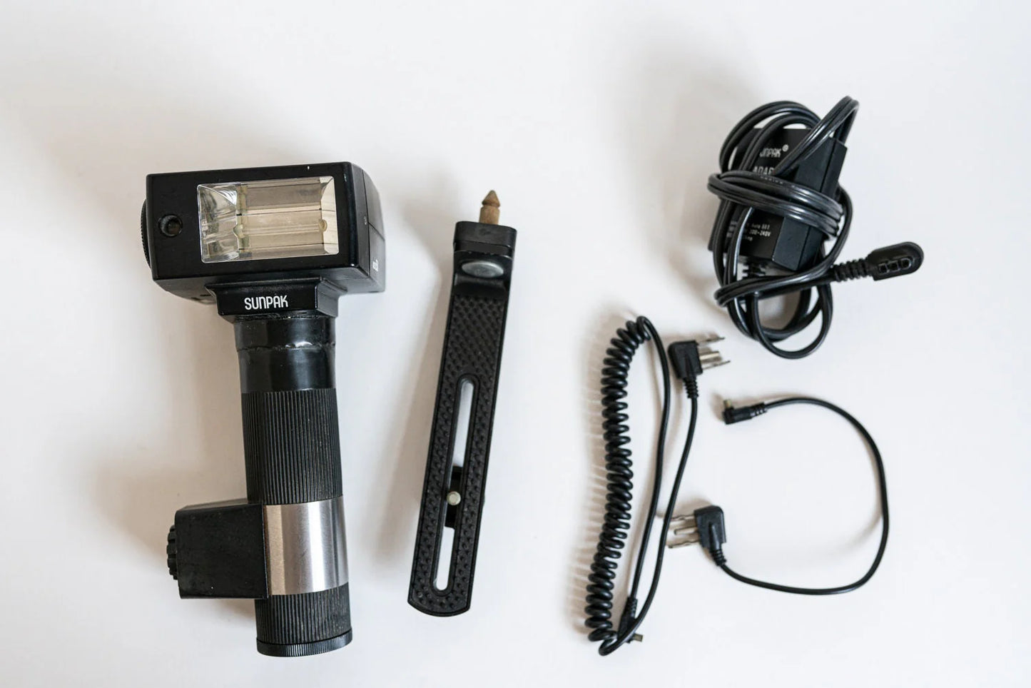 Sunpak Auto 511 Bracket Camera Flash w/ 2 PC Cords and Wall Plug