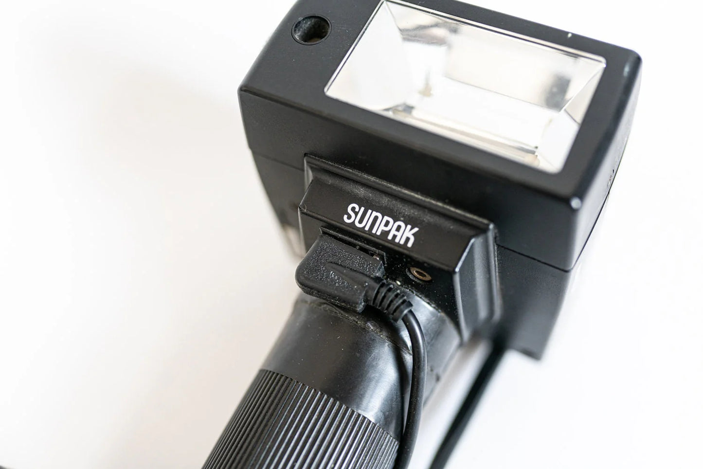 Sunpak Auto 511 Bracket Camera Flash w/ 2 PC Cords and Wall Plug