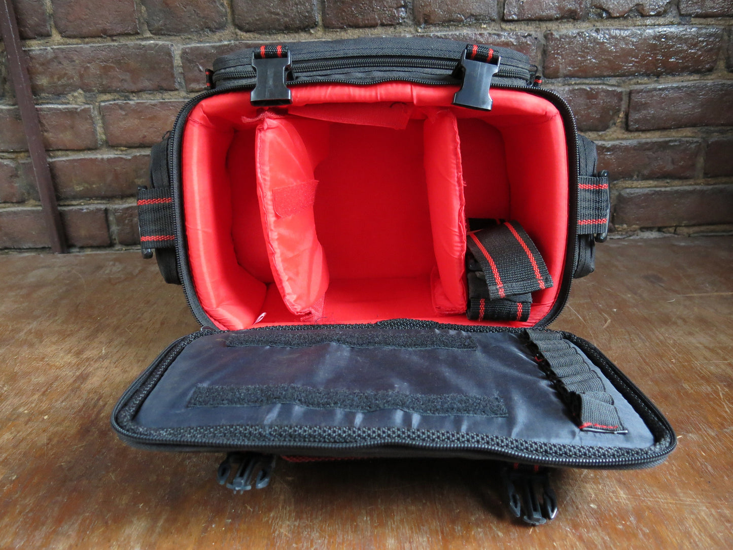 Retro 80s Large Padded Camera Bag With compartments and Strap