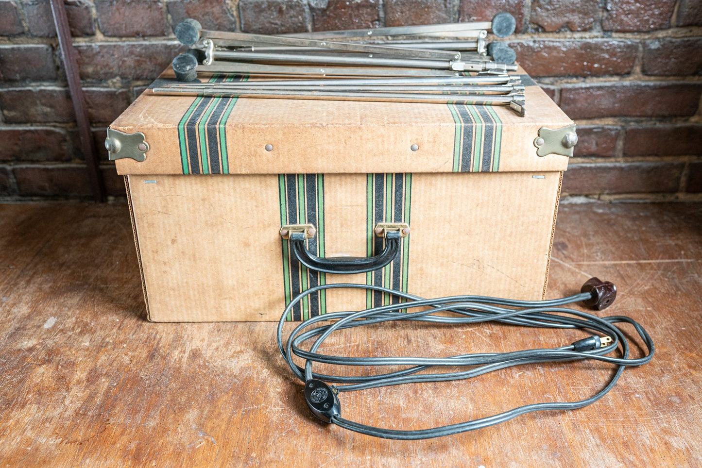 Vintage Lighting Kit - 3 Lights w/ 2 Stands in Vintage Storage Case w/ Handle
