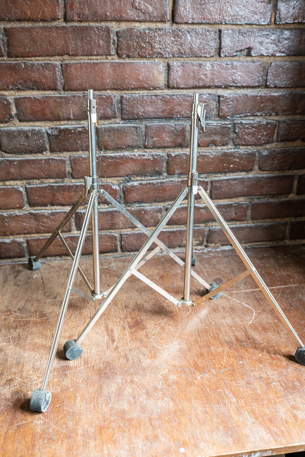 Vintage Lighting Kit - 3 Lights w/ 2 Stands in Vintage Storage Case w/ Handle