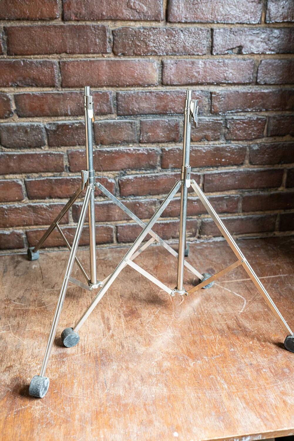 Vintage Lighting Kit - 3 Lights w/ 2 Stands in Vintage Storage Case w/ Handle