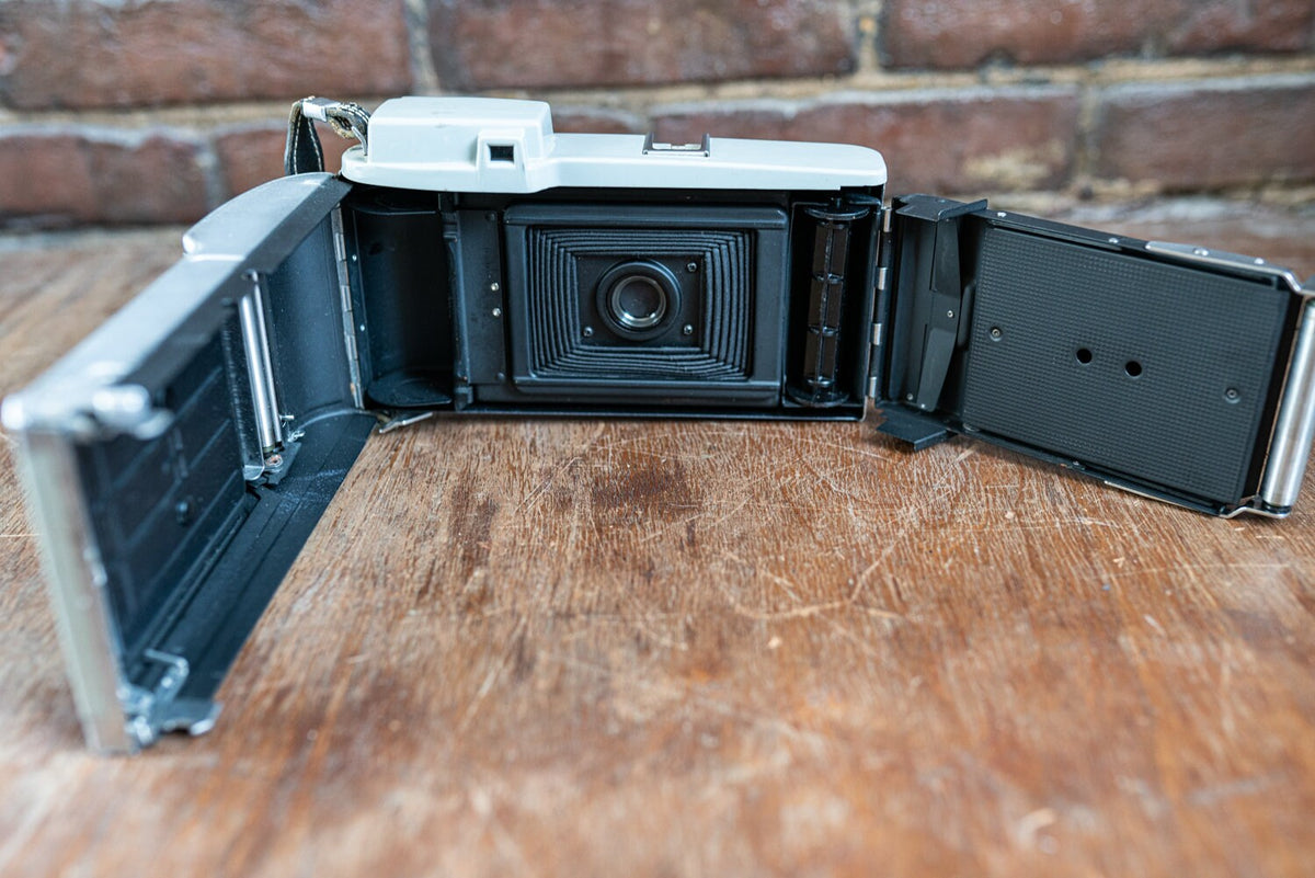 Polaroid Model 80 Folding Bellows Camera - For Display or Prop